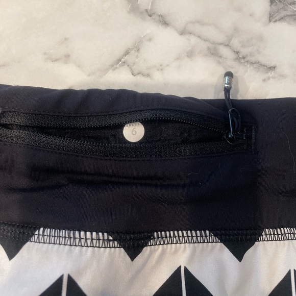 Lululemon speed shorts sz6 - Picture 4 of 4